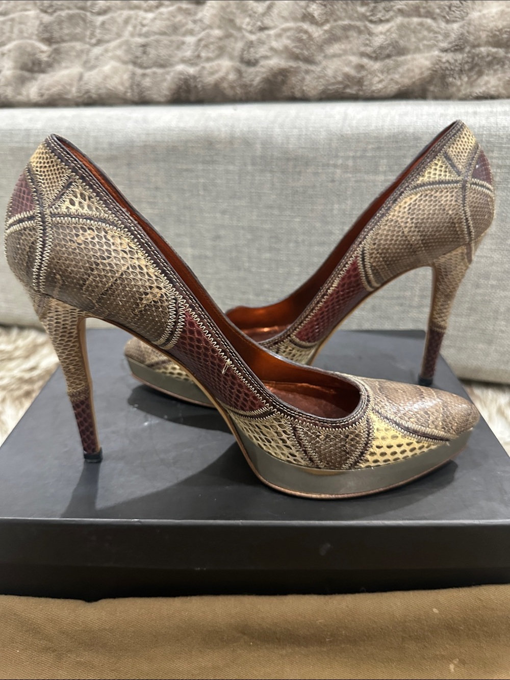 GUCCI Brown PURE SNAKE SKIN Pointed Toe Platform Pumps W/gold GUCCI - Picture 10 of 11